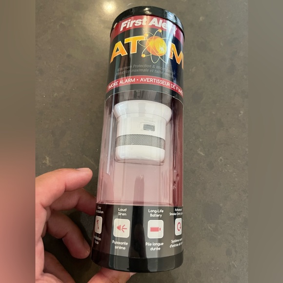 First Alert Atom smoke alarm open package - Picture 2 of 5
